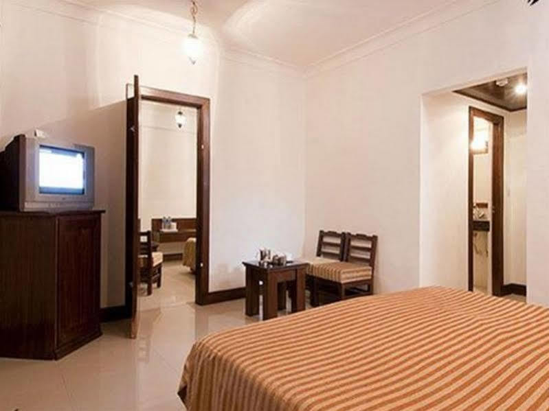 Hotel Atithi Agra  Eksteriør bilde